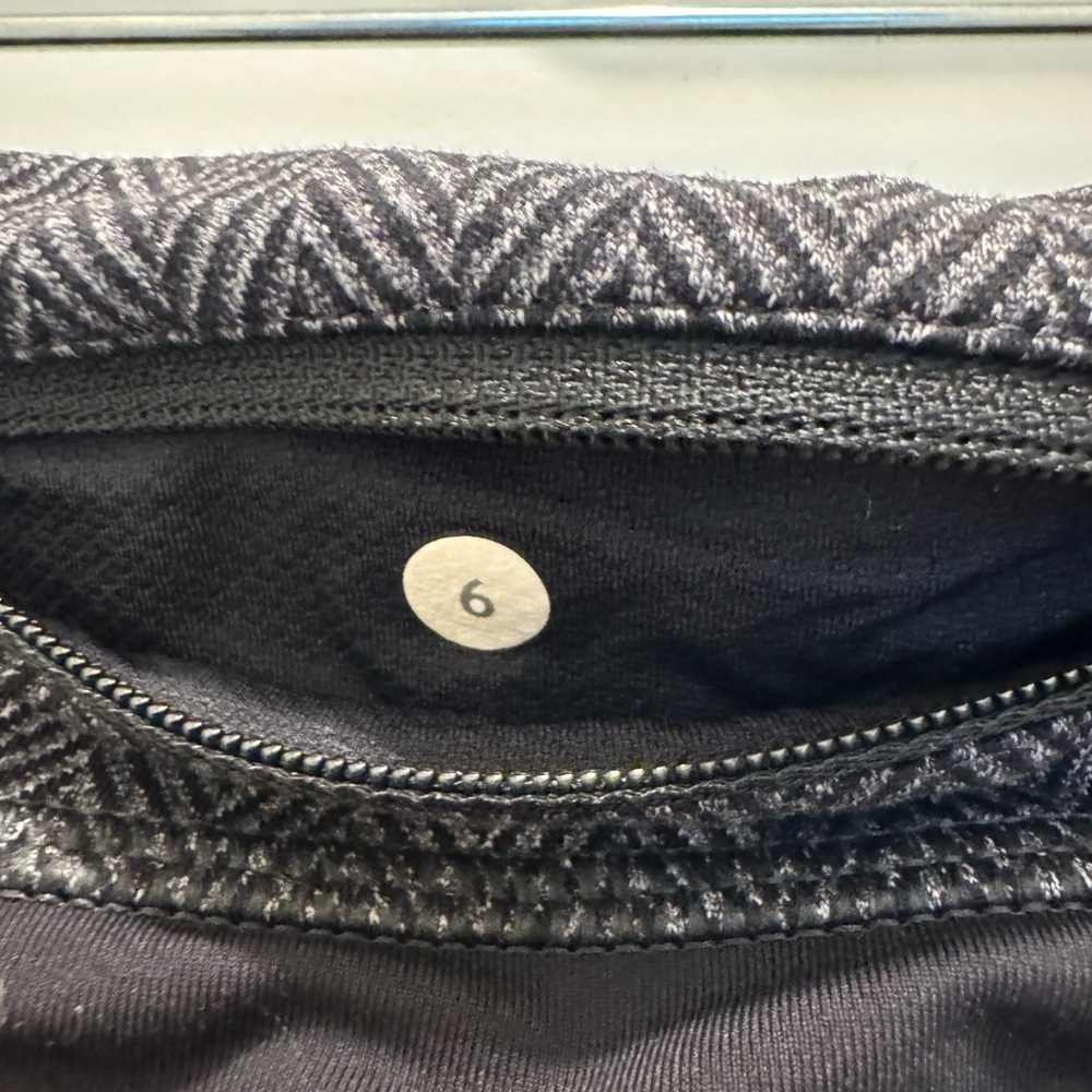 Lululemon inspire herringbone, size 6